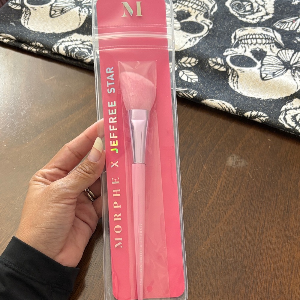 Morphe x Jeffree Star Pink Blush Brush